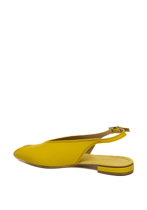  LAUREN HUTTON | D15SASSY-GIALLO